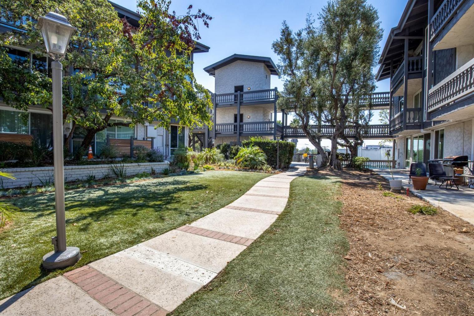 Culver 2br W Gym Pool Nr Shops Lax-330 *