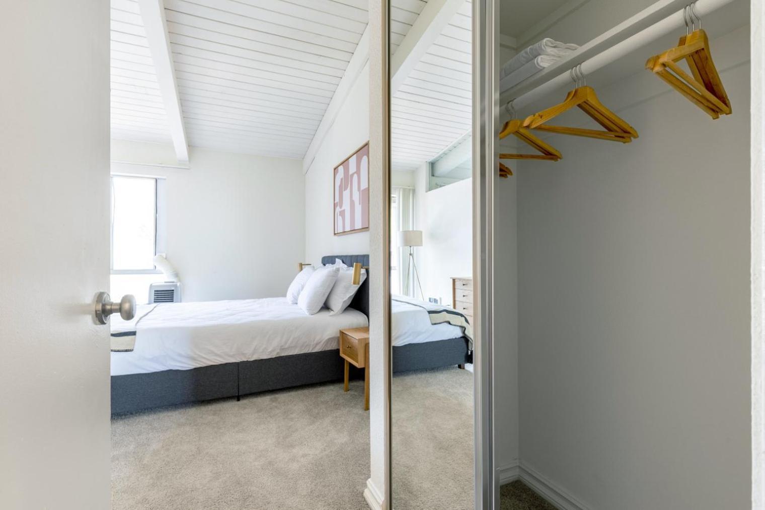 Culver 2br W Gym Pool Nr Shops Lax-330