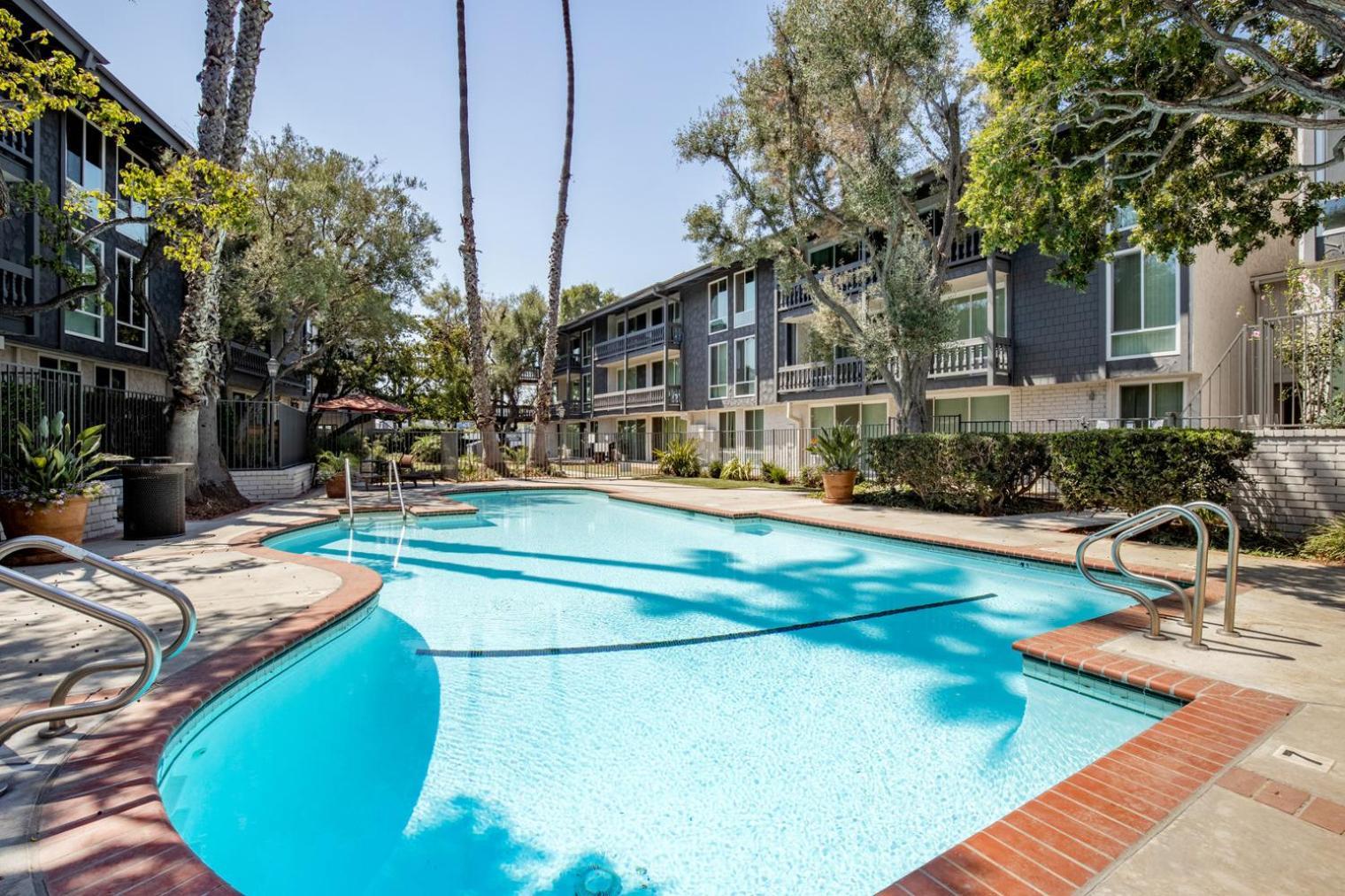 Culver 2br W Gym Pool Nr Shops Lax-330