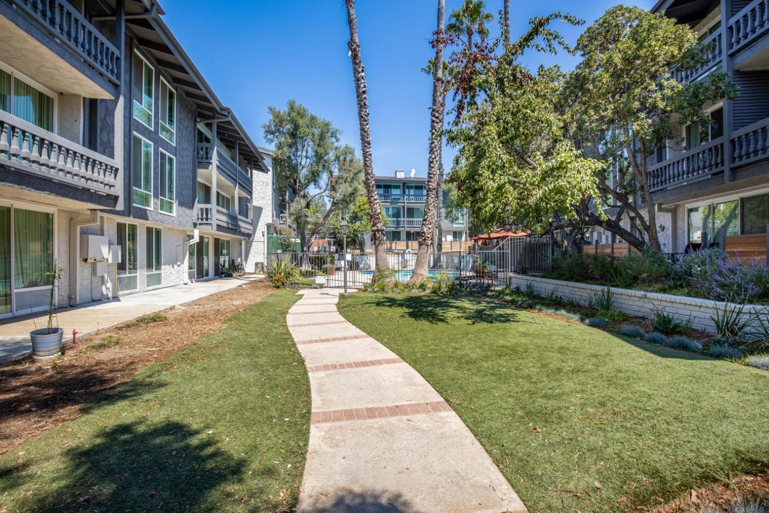 Culver 2br W Gym Pool Nr Shops Lax-330 *