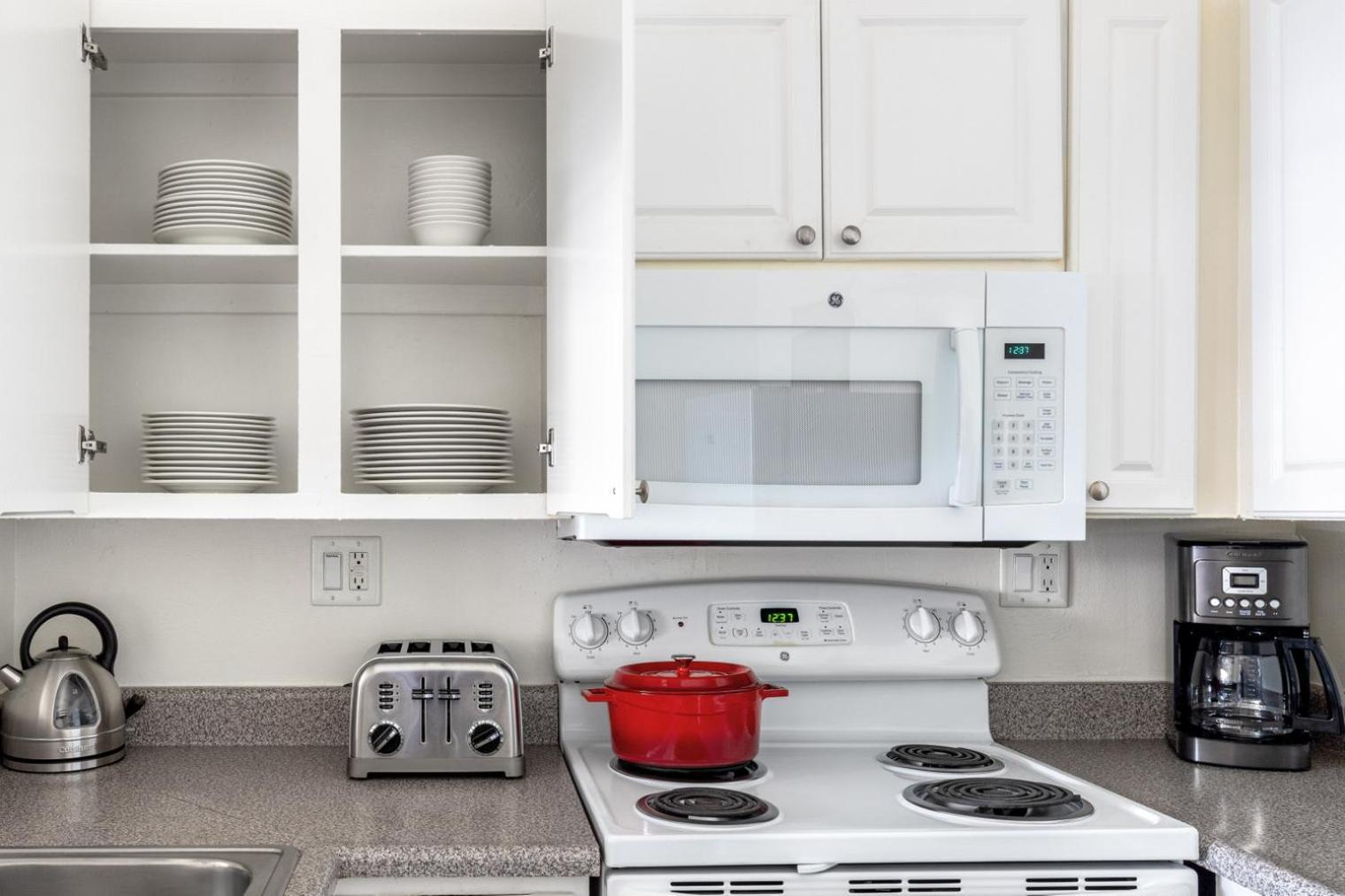 Culver 2br W Gym Pool Nr Shops Lax-330